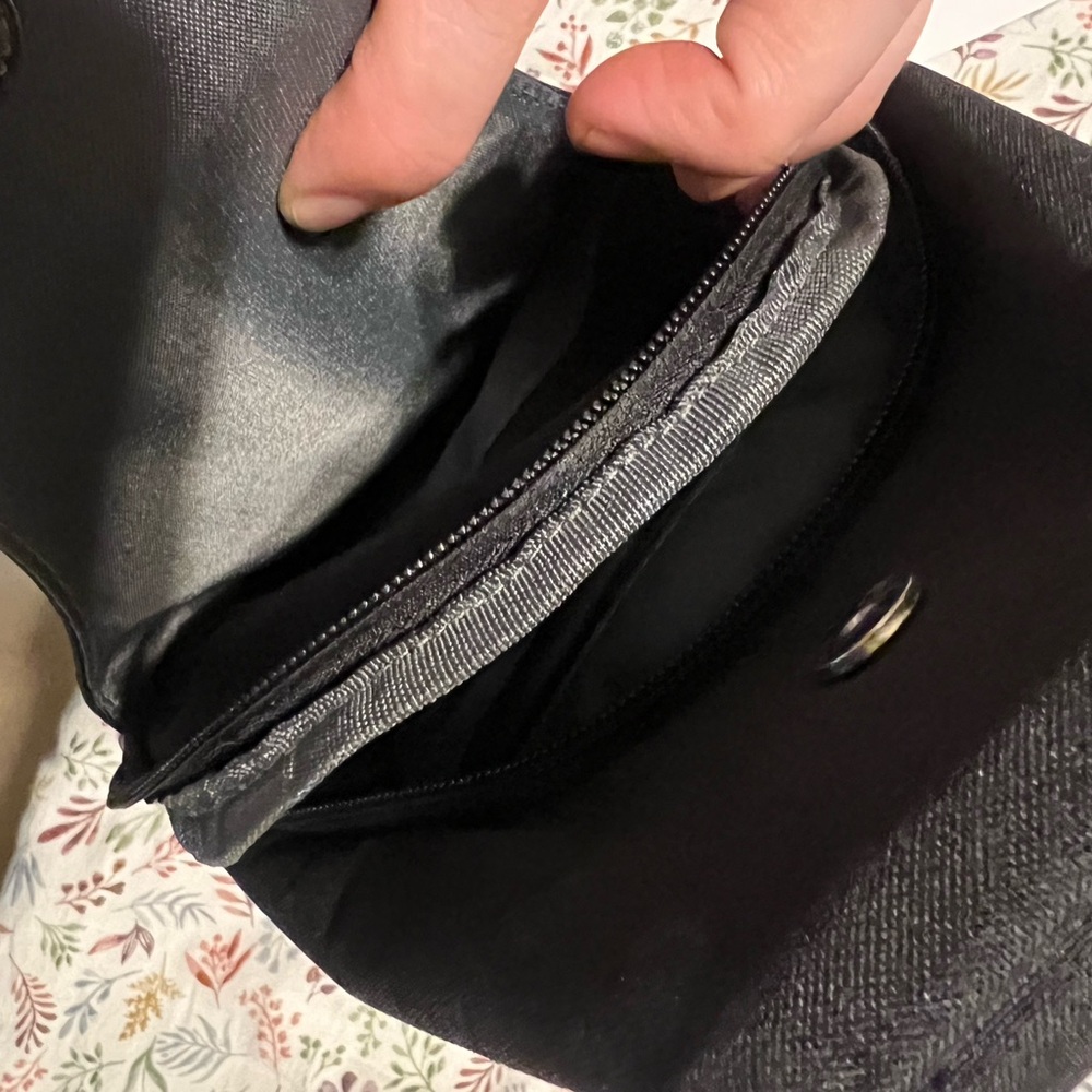 Elegant Black Crossbody Bag - Picture 2 of 4